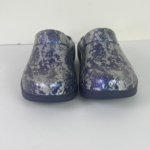 Oofos Women’s OOcloog Limited Edition Clog Blue Snake Recovery size W8 M6 Shoe - Picture 4 of 8